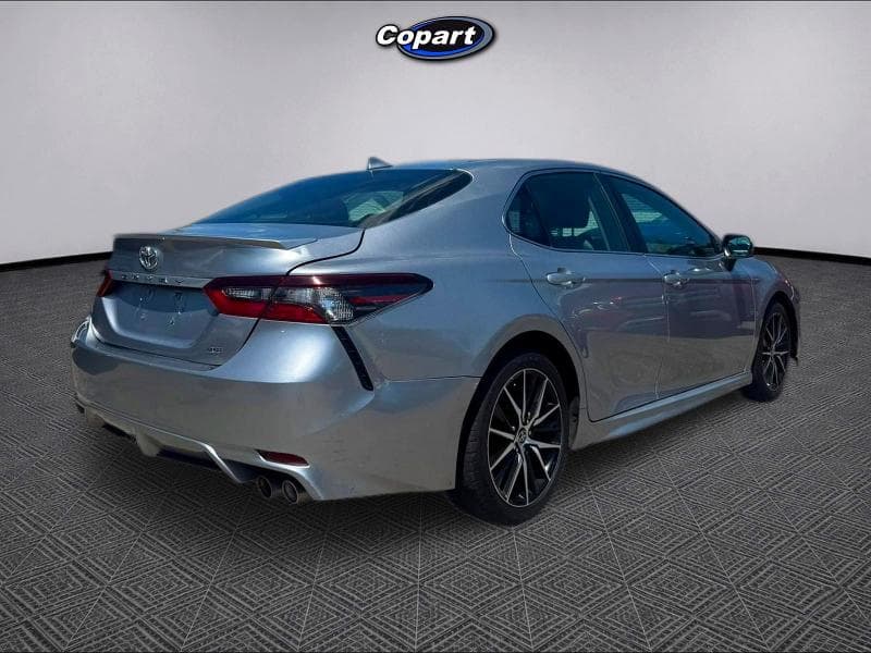 2021 TOYOTA CAMRY SE 4