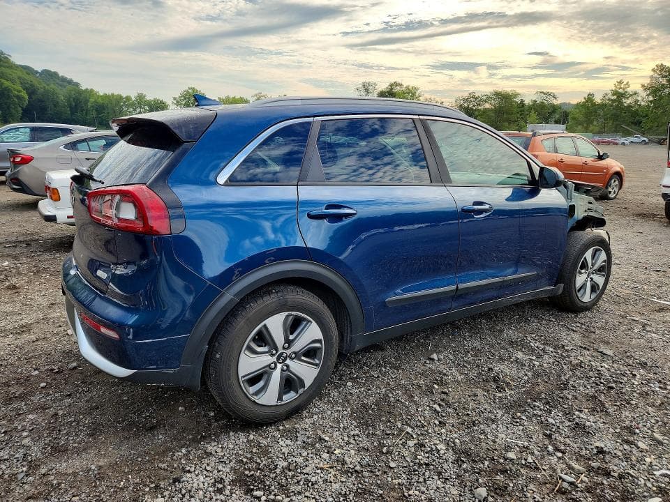 2017 KIA NIRO LX 3
