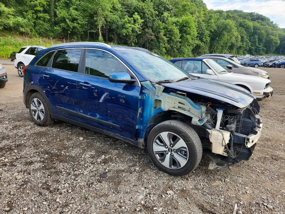 2017 KIA NIRO LX 4