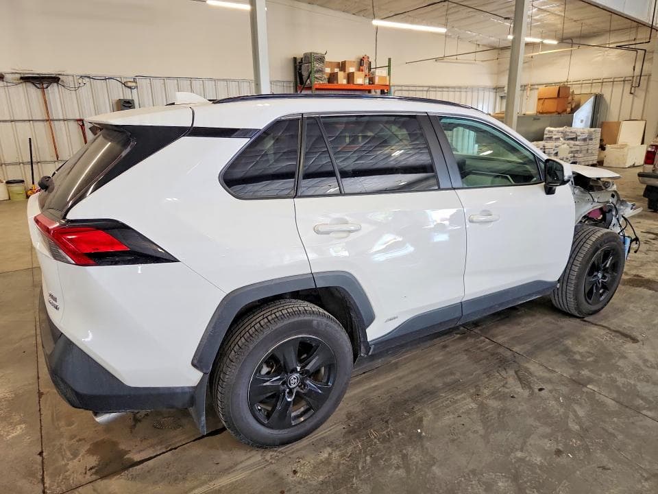 2021 TOYOTA RAV4 HYBRID XLE 3