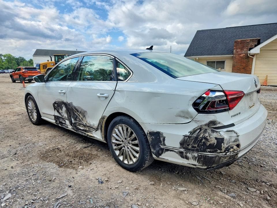 2017 VOLKSWAGEN PASSAT SE 2