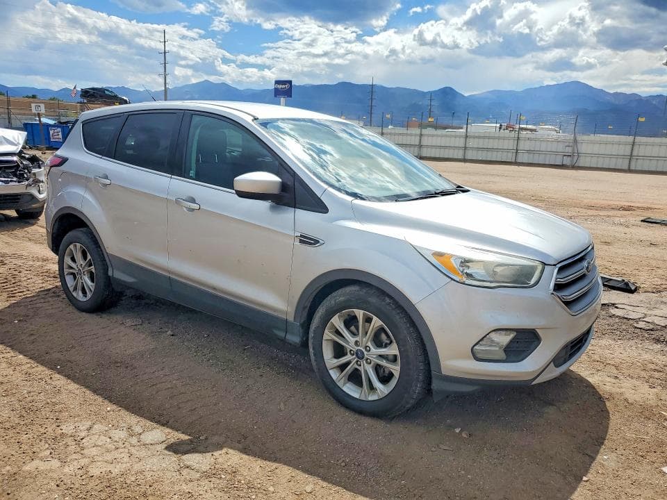 2017 FORD ESCAPE SE 4