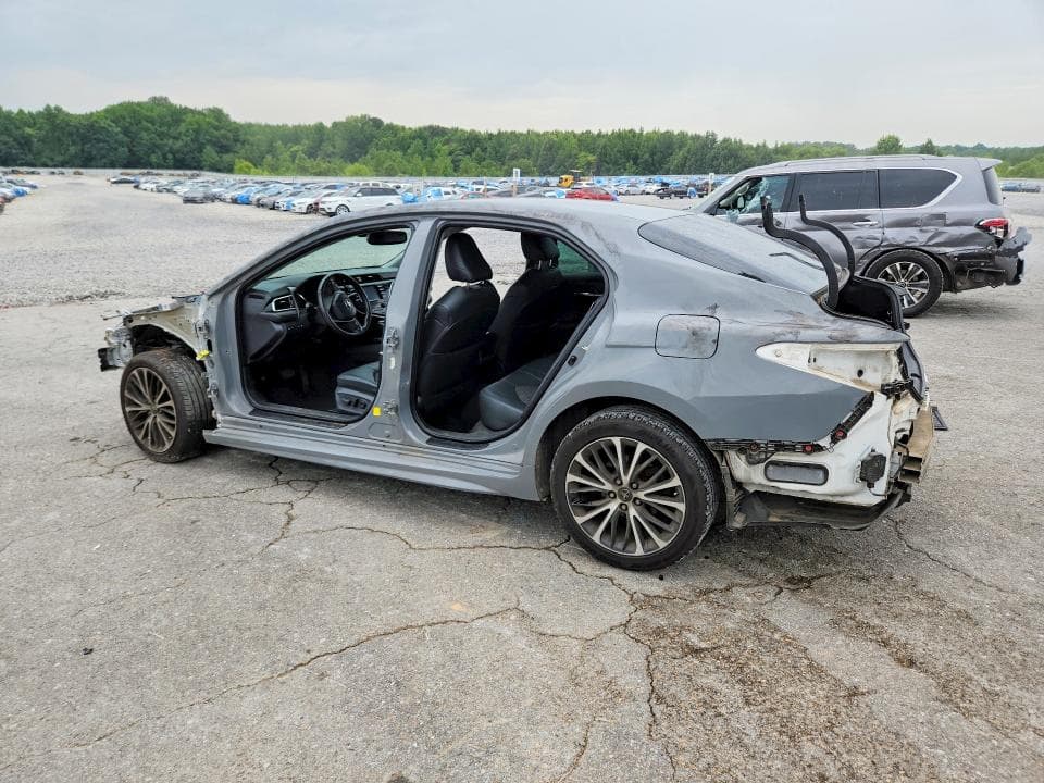 2018 TOYOTA CAMRY SE 2