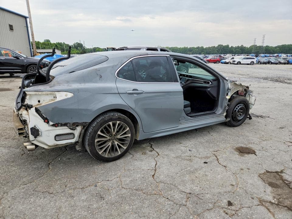 2018 TOYOTA CAMRY SE 3