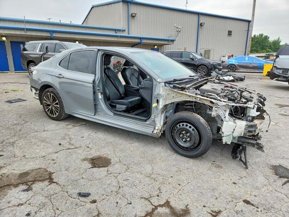 2018 TOYOTA CAMRY SE 4