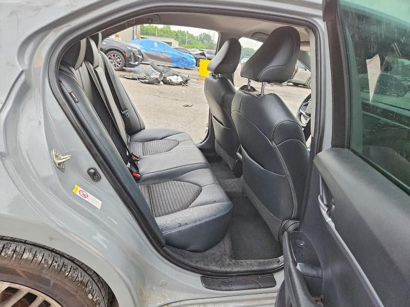 2018 TOYOTA CAMRY SE 10