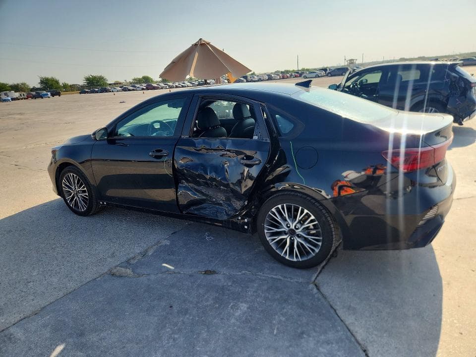 2023 KIA FORTE GT LINE 2