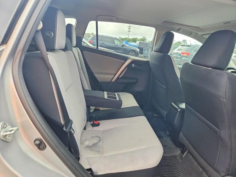 2017 TOYOTA RAV4 XLE 11