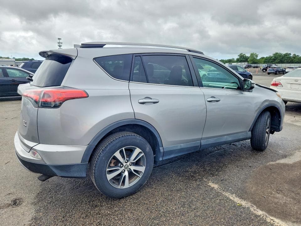 2017 TOYOTA RAV4 XLE 3
