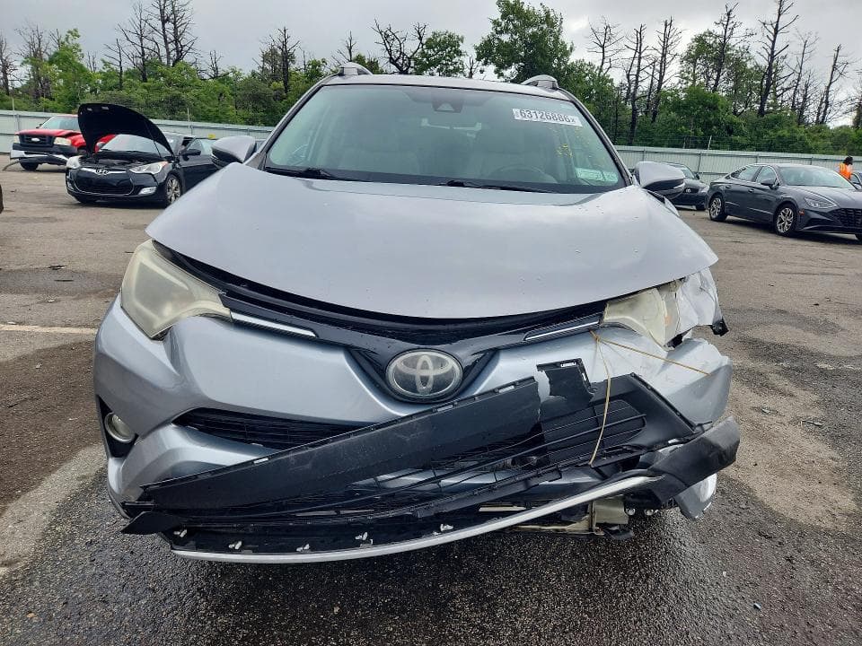 2017 TOYOTA RAV4 XLE 5