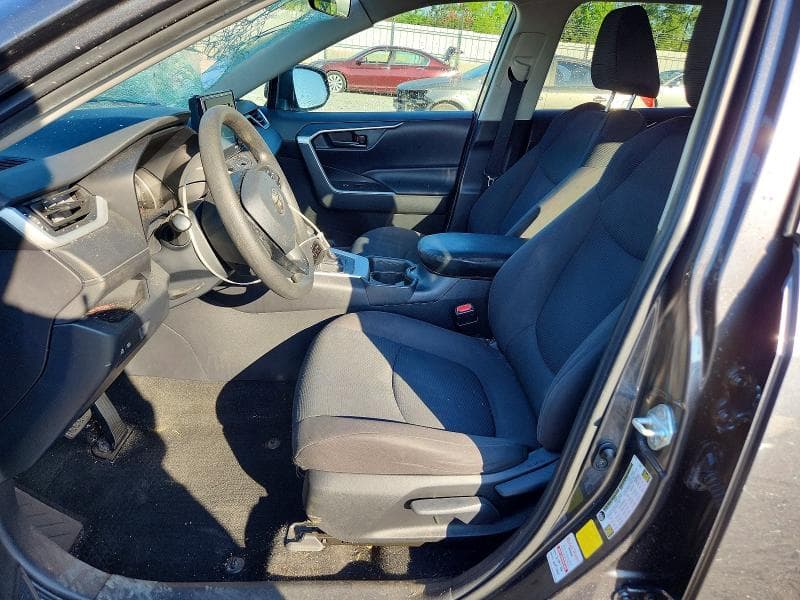 2020 TOYOTA RAV4 LE 7