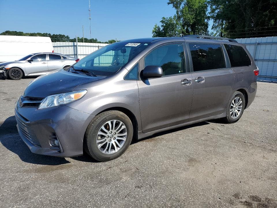 2018 TOYOTA SIENNA XLE PREMIUM 8-PASSENGER - 1