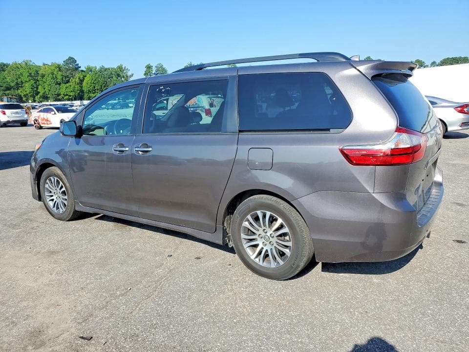 2018 TOYOTA SIENNA XLE PREMIUM 8-PASSENGER 2