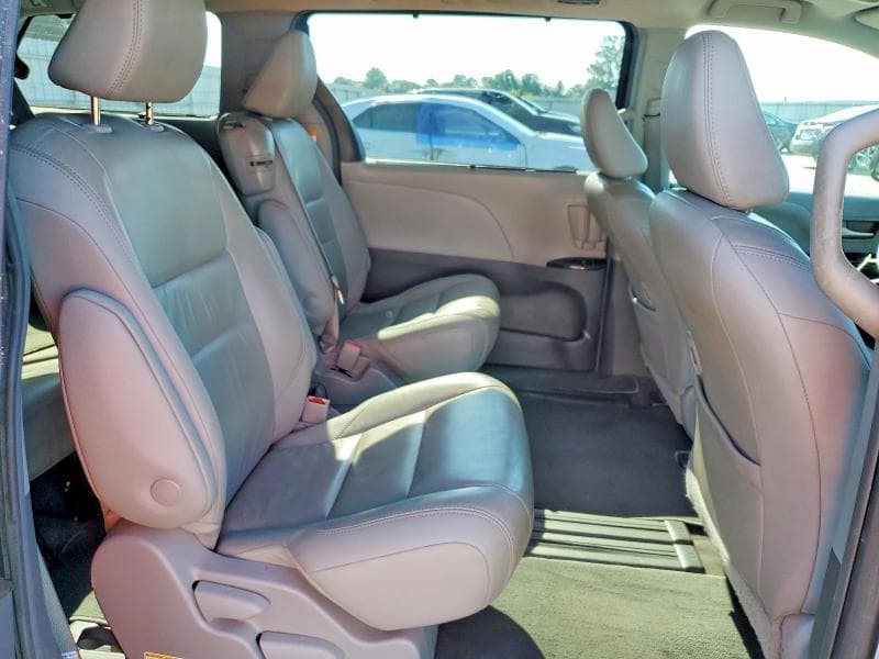 2018 TOYOTA SIENNA XLE PREMIUM 8-PASSENGER 11