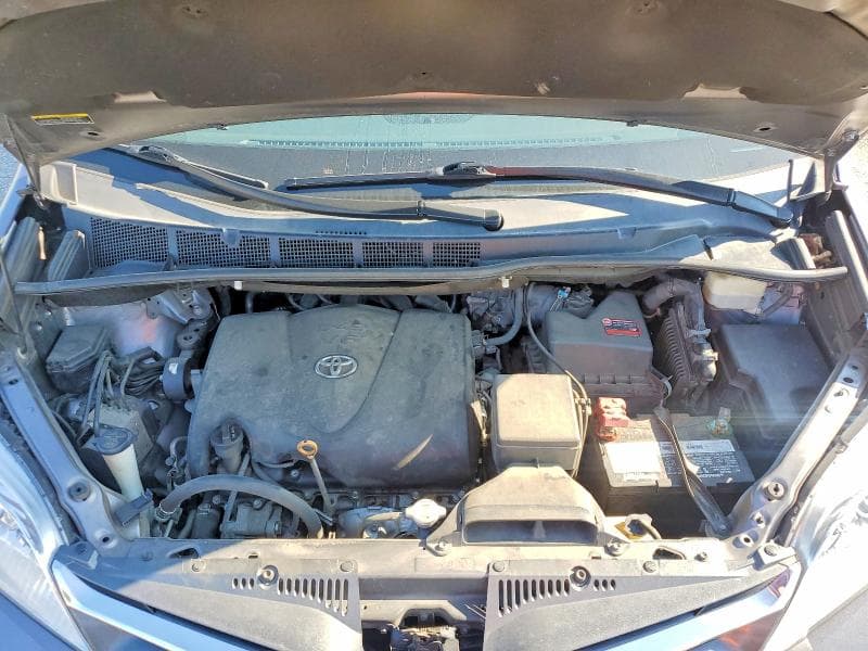 2018 TOYOTA SIENNA XLE PREMIUM 8-PASSENGER 12