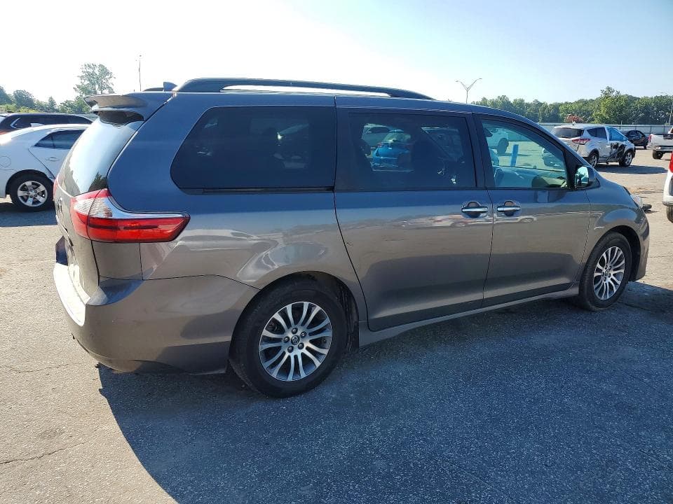 2018 TOYOTA SIENNA XLE PREMIUM 8-PASSENGER 3
