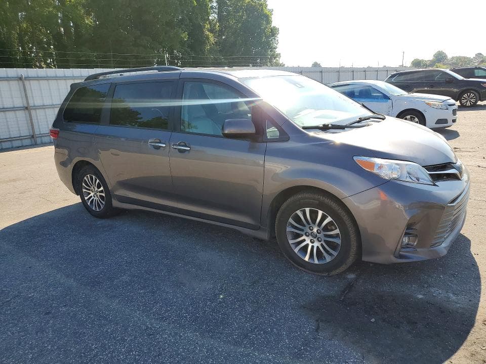 2018 TOYOTA SIENNA XLE PREMIUM 8-PASSENGER 4
