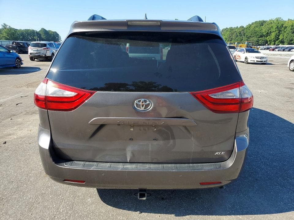 2018 TOYOTA SIENNA XLE PREMIUM 8-PASSENGER 6
