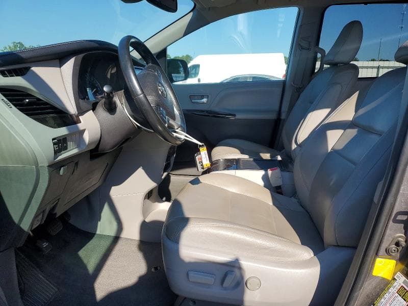 2018 TOYOTA SIENNA XLE PREMIUM 8-PASSENGER 7