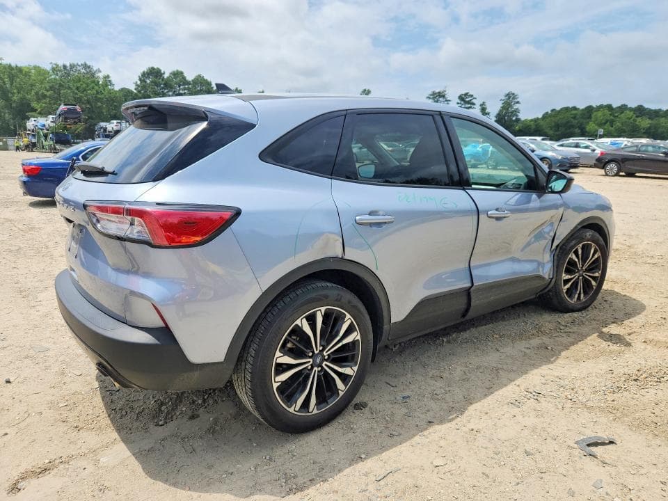 2022 FORD ESCAPE SE 3