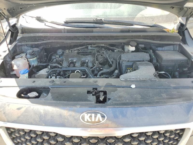2017 KIA SEDONA LX 11