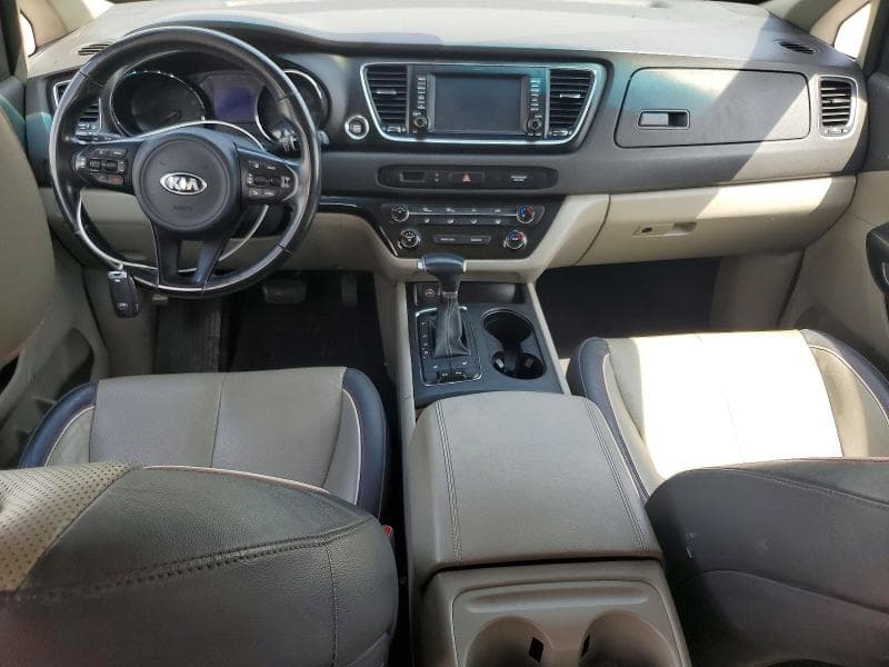 2017 KIA SEDONA LX 8