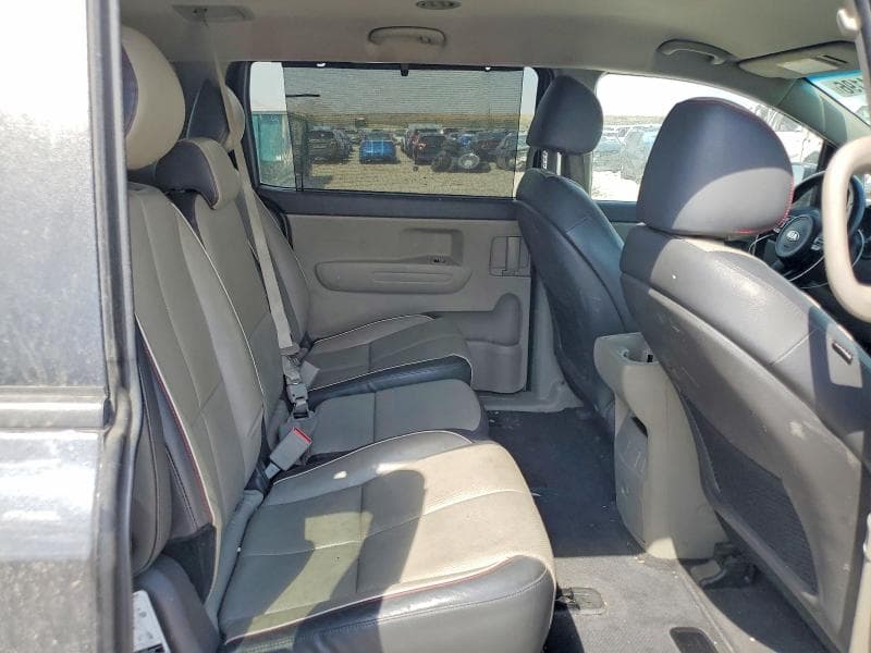 2017 KIA SEDONA LX 10