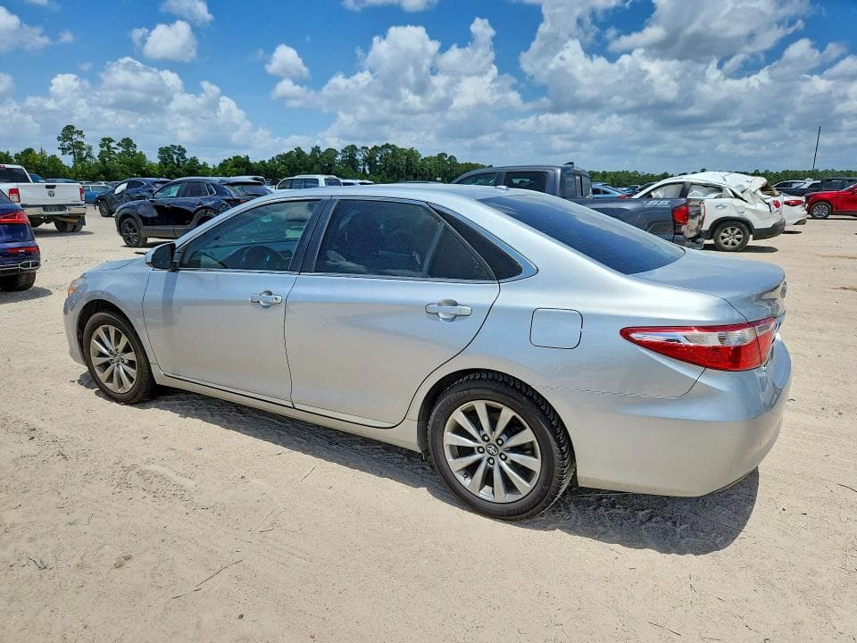 2017 TOYOTA CAMRY XLE 2