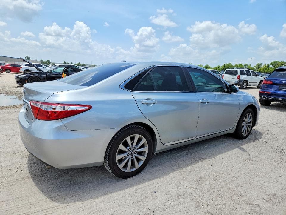 2017 TOYOTA CAMRY XLE 3