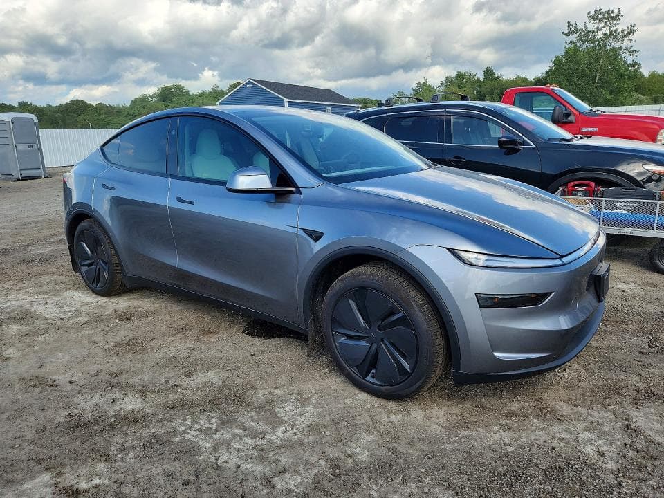 2026 TESLA MODEL Y 4