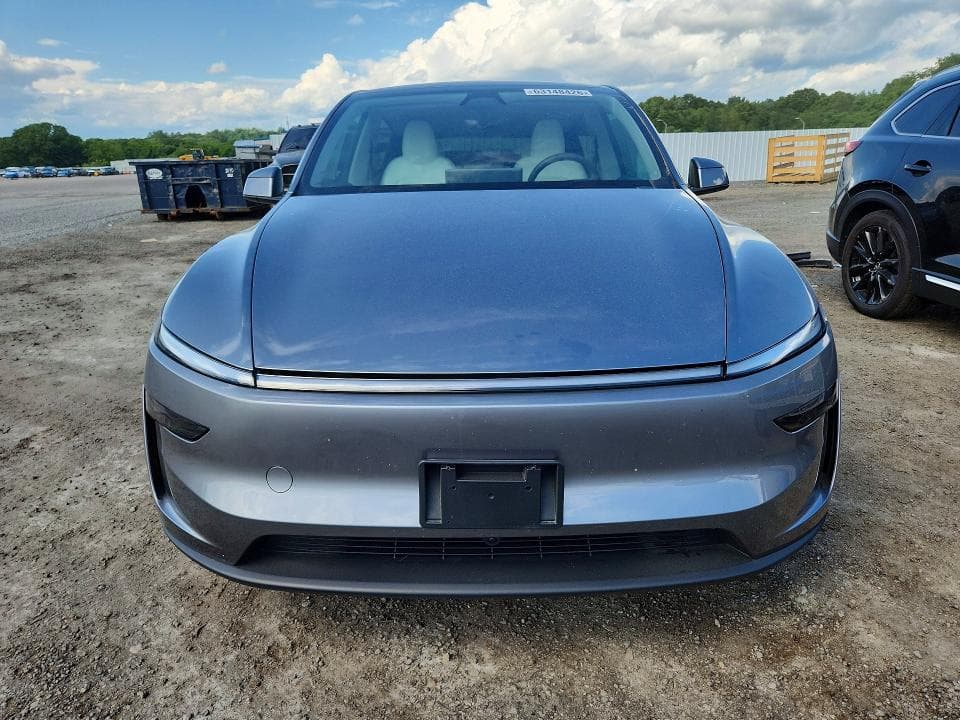 2026 TESLA MODEL Y 5