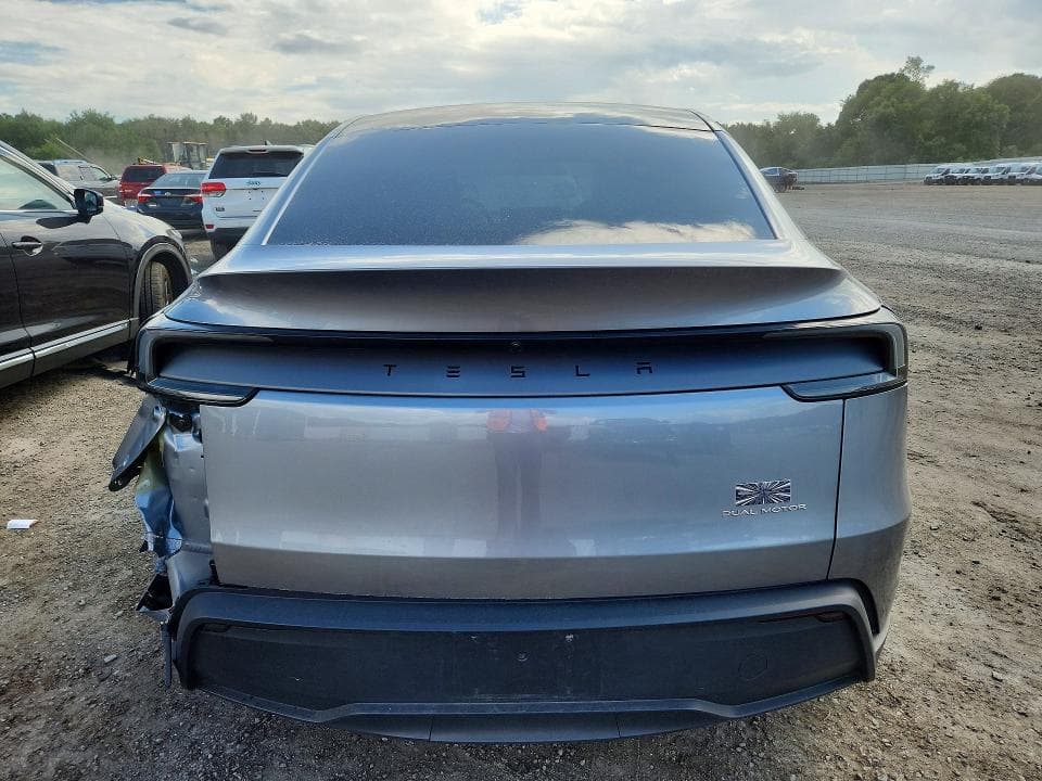 2026 TESLA MODEL Y 6
