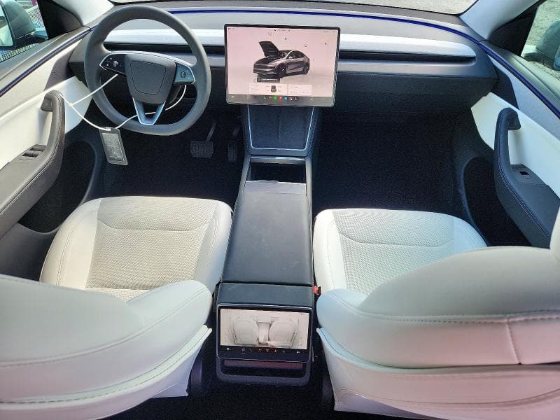 2026 TESLA MODEL Y 8