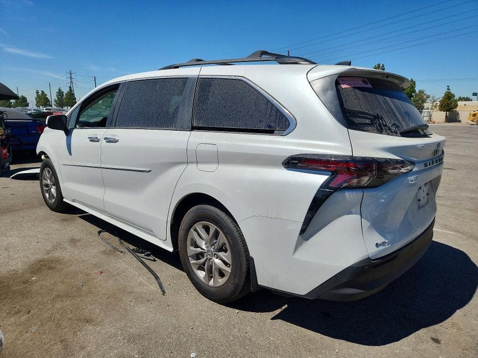 2025 TOYOTA SIENNA XLE 8-PASSENGER 2