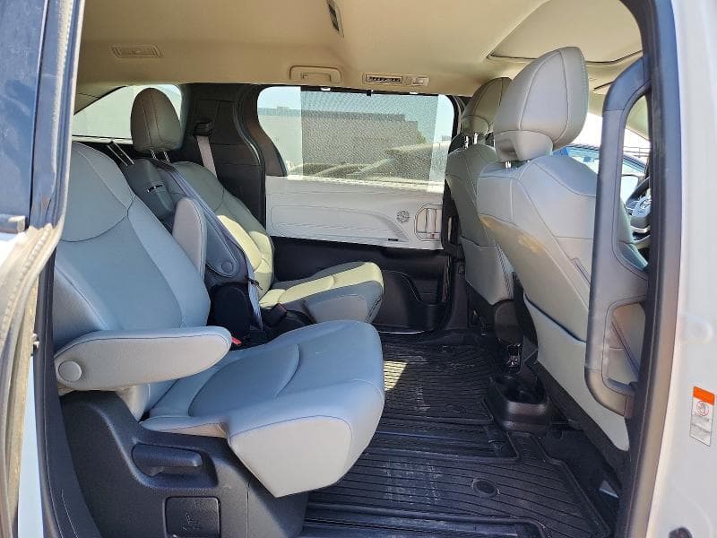 2025 TOYOTA SIENNA XLE 8-PASSENGER 11