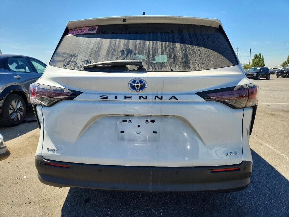 2025 TOYOTA SIENNA XLE 8-PASSENGER 6