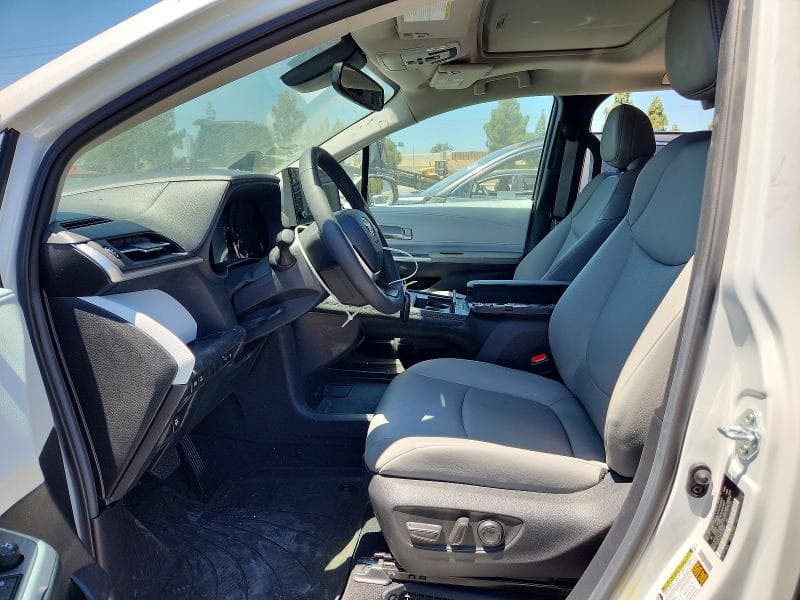 2025 TOYOTA SIENNA XLE 8-PASSENGER 7