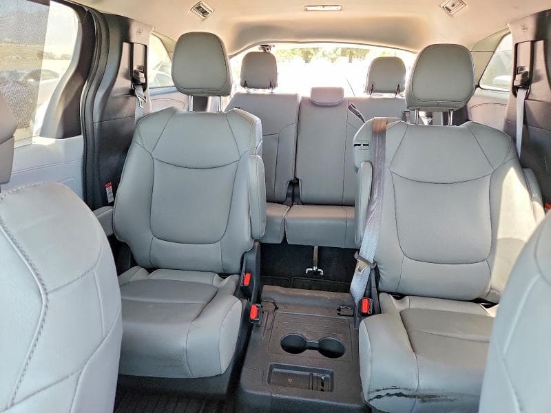 2025 TOYOTA SIENNA XLE 8-PASSENGER 10