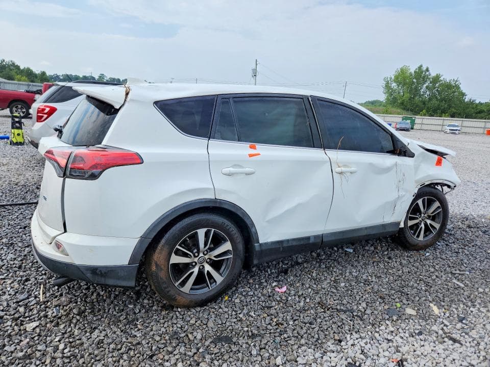 2018 TOYOTA RAV4 XLE 3