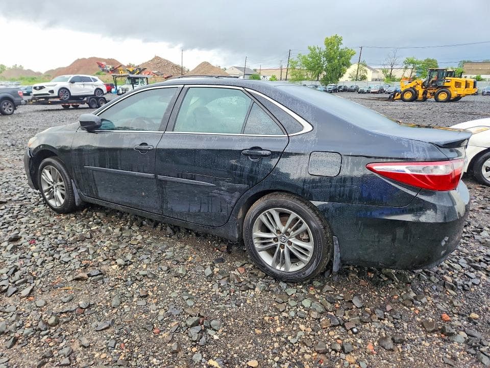 2017 TOYOTA CAMRY SE 2