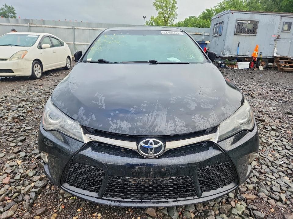 2017 TOYOTA CAMRY SE 5