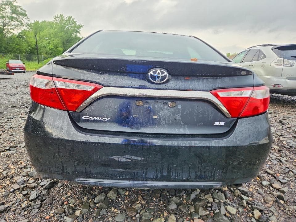 2017 TOYOTA CAMRY SE 6