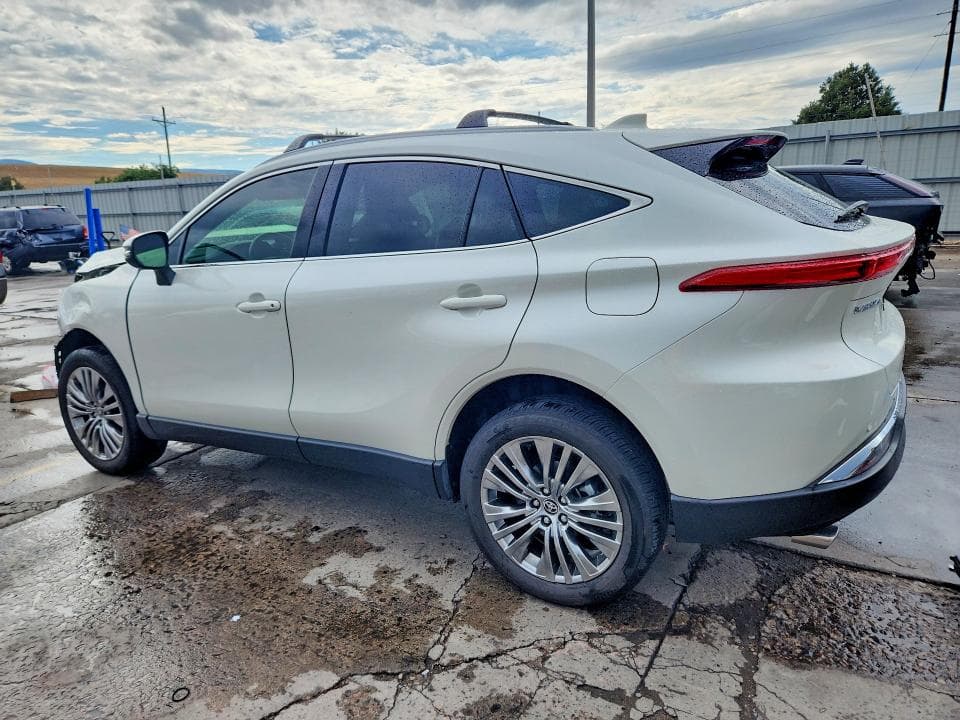 2022 TOYOTA VENZA XLE 2