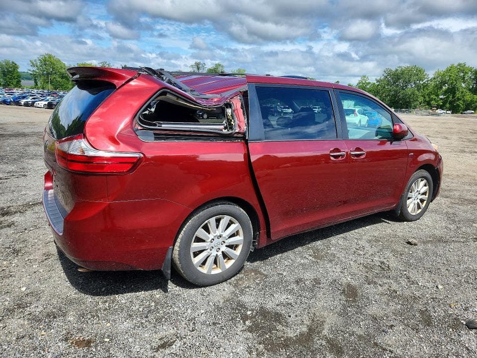 2017 TOYOTA SIENNA XLE 7-PASSENGER 3