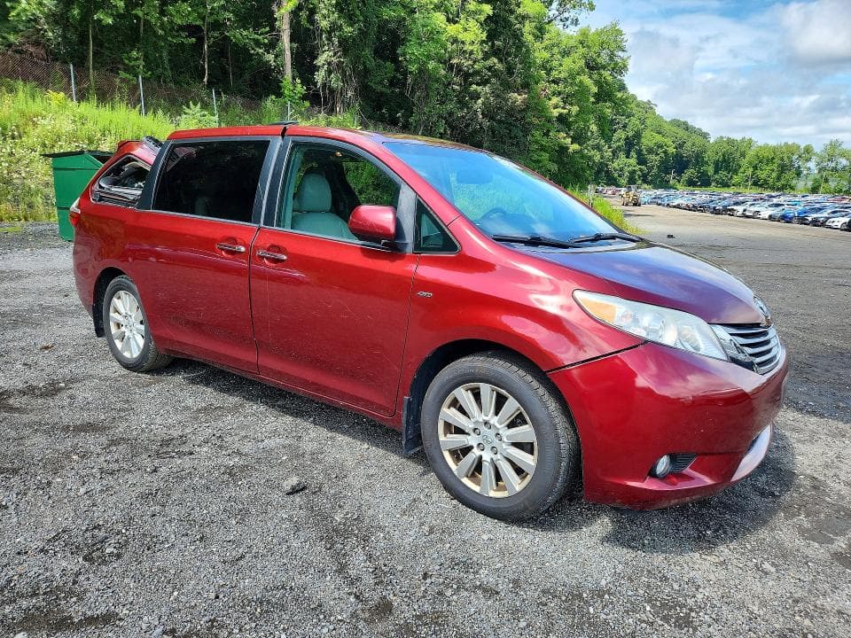 2017 TOYOTA SIENNA XLE 7-PASSENGER 4