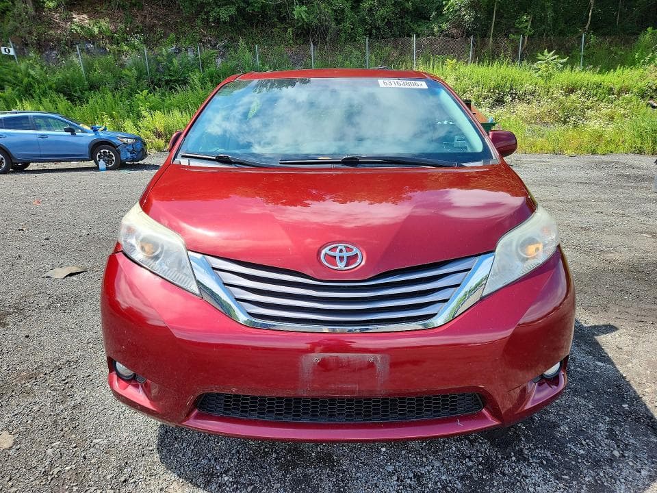 2017 TOYOTA SIENNA XLE 7-PASSENGER 5