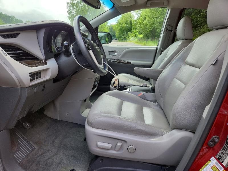 2017 TOYOTA SIENNA XLE 7-PASSENGER 7