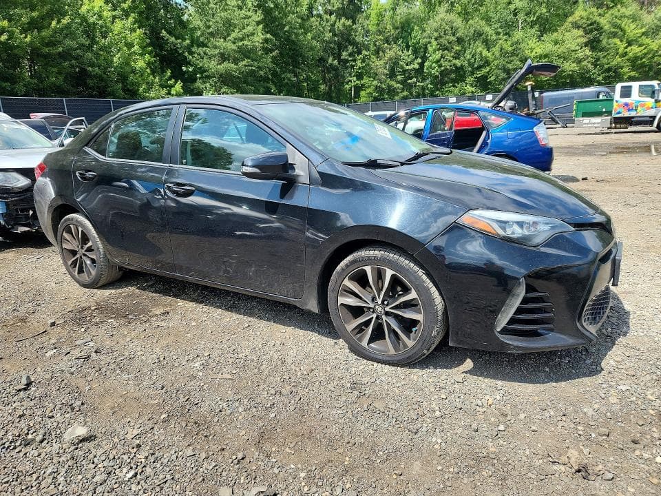 2017 TOYOTA COROLLA SE 4