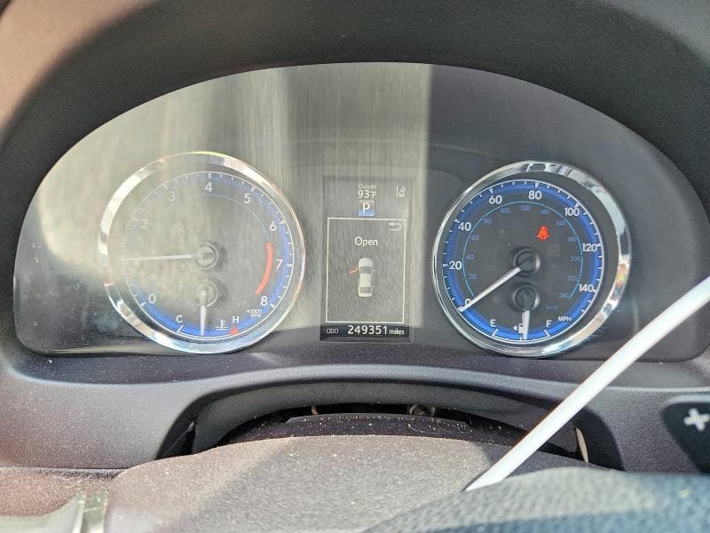 2017 TOYOTA COROLLA SE 9