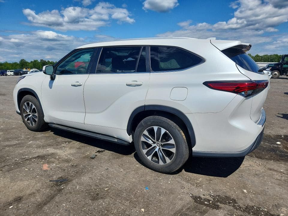 2023 TOYOTA HIGHLANDER XLE 2